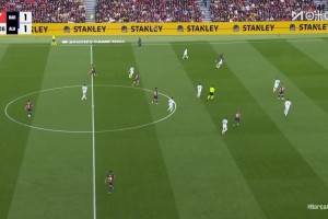 拉菲真大腿！拉菲尼亚助攻奥尔莫破门，巴萨反超阿拉维斯