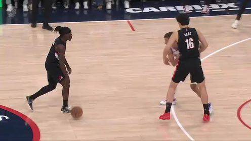 楊瀚森接霍勒迪妙傳 內(nèi)線強(qiáng)起造犯規(guī)兩罰全中