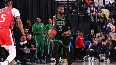 月最佳有比我好？杰倫&middot;布朗26中18擊穿快船！追平生涯新高50分！