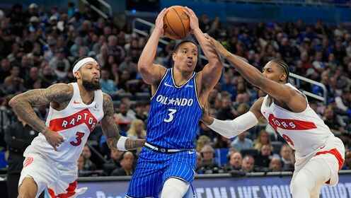 ??魔術4人20+擊退猛龍 貝恩32分 英格拉姆空砍35分 巴恩斯19+9