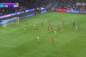 [进球视频]反超！王霜补时破门裁判吹罚越位，VAR介入改判有效