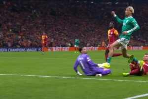  太可惜了！埃基蒂克斷球單刀殺入禁區打門！被門將奮力化解！