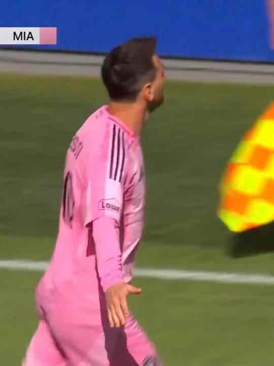  一套連招直接帶走比賽！梅西內(nèi)切殺入禁區(qū)兜射破門雙響！