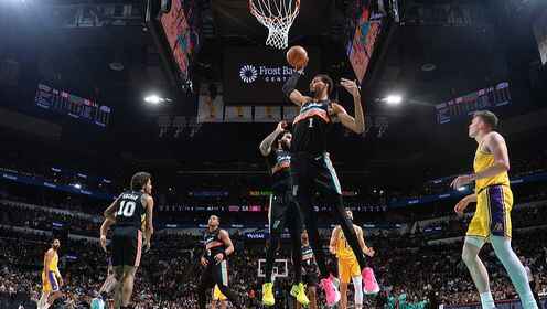 ??湖人不敵馬刺 詹姆斯缺陣 東契奇空砍38+10+10 文班16+14