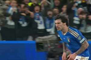  一劍破盾！托納利精彩凌空斬破門！意大利圍攻終于打破僵局！