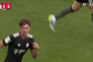  拜仁扳回一城！比朔夫禁區外晃過防守低射破門！