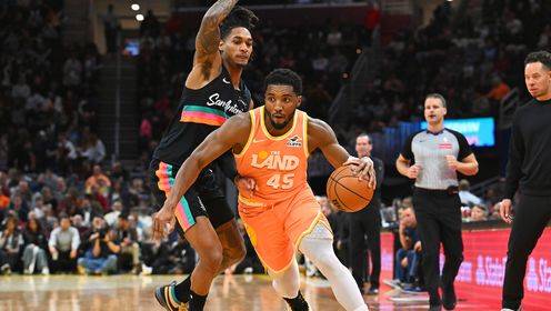 攻擊手！多諾萬·米切爾17中9拿到28分8助3斷 罰球11中9