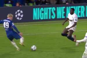 慢半拍！切爾西斷球反擊，加納喬直面門將機會射門被封堵