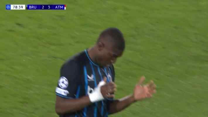 忙中出錯！奧多涅茲門前解圍踢進自家球門