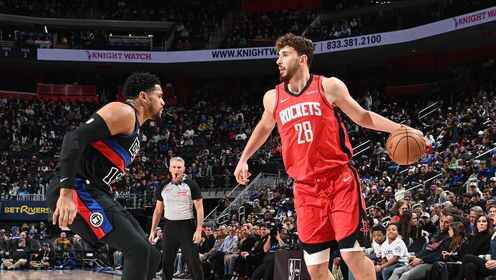 哥們你是中鋒啊！申京全場11中6打出19分1籃板5失誤離譜內線數據