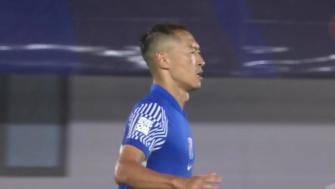  申花1-1扳平比分！何龍海禁區放倒馬納法 吳曦點射破門