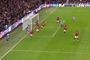  曼聯后防漏洞百出！利馬門線解圍難救主！格魯達補射破門！