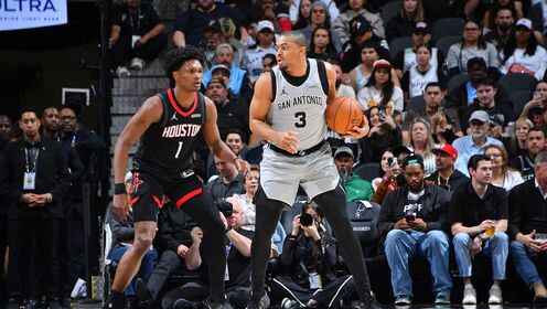 隊魂！凱爾登&middot;約翰遜13中8高效貢獻20分 三分7中4