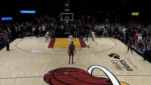 仙人打斗！米切尔超难底角后撤三分绝平轰进！