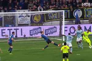 [进球视频] 尤文打破僵局！亚特兰大后防送大礼！博加门前垫射破门！