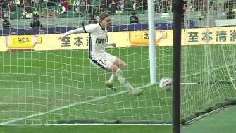 扳回一球！罗德里格带球入禁区，，，，，，，，横敲中路助攻奥马尔松破门！