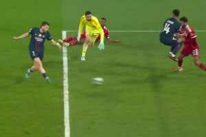 [进球视频] 无解单兵！K77启动瞬间摆脱防守，拿球晃过门将推射空门得手！