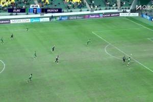 超級(jí)超級(jí)巨大失誤?！柏楊送點(diǎn)，麥克阿瑟球員主罰命中