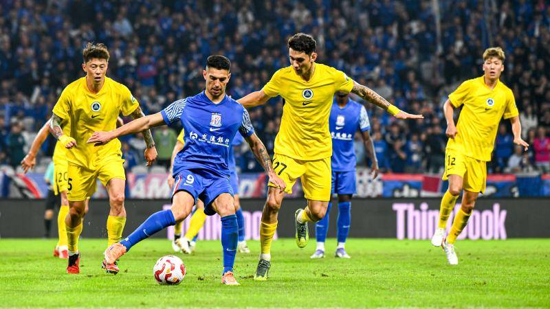 中超-保留爭冠懸念！申花1-0深圳新鵬城距榜首2分 路易斯頭球制勝