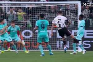  太可惜了！霍爾姆弧頂處直接抽射擊中橫梁彈出！