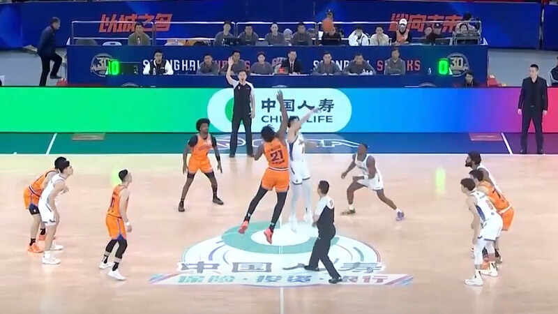 ??上海輕取新疆 王哲林16+11 古德溫18+6 吳冠希19分
