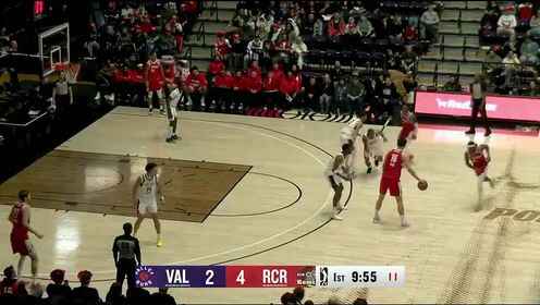 楊瀚森手術刀般擊地妙傳，助攻隊友樂福輕松上籃