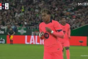  巴爾特拉禁區(qū)手球！主裁查看VAR判罰點(diǎn)球！亞馬爾主罰輕松命中！